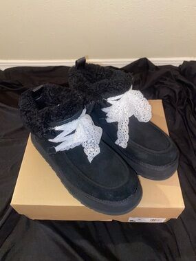 UGG Funkarra Cabin Cuff boot. Black Size 9